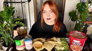 МУКБАНГ | Блины, сгущенка, лапша, киви, банан 🍌