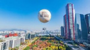 Власти Южной Кореи потребовали от посольства РФ снять баннер «Победа будет за нами»