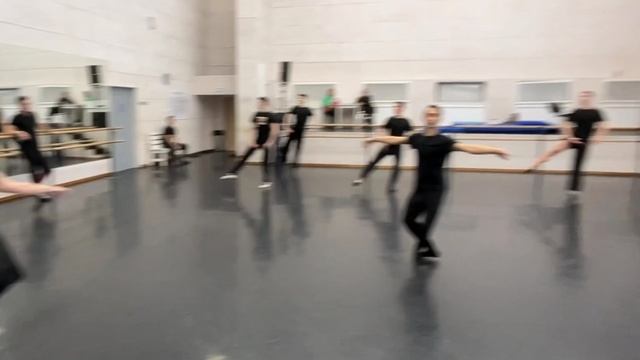 АССАМБЛЕ-РЭЙ ЧАРЛЬЗ смотреть онлайн