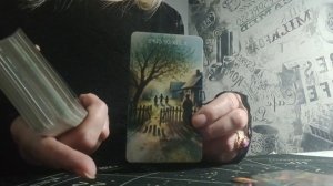 Что уходит, а что приходит взамен? Расклад Таро