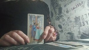 Мысли, чувства и действия мужчины по отношению к вам. Расклад Таро