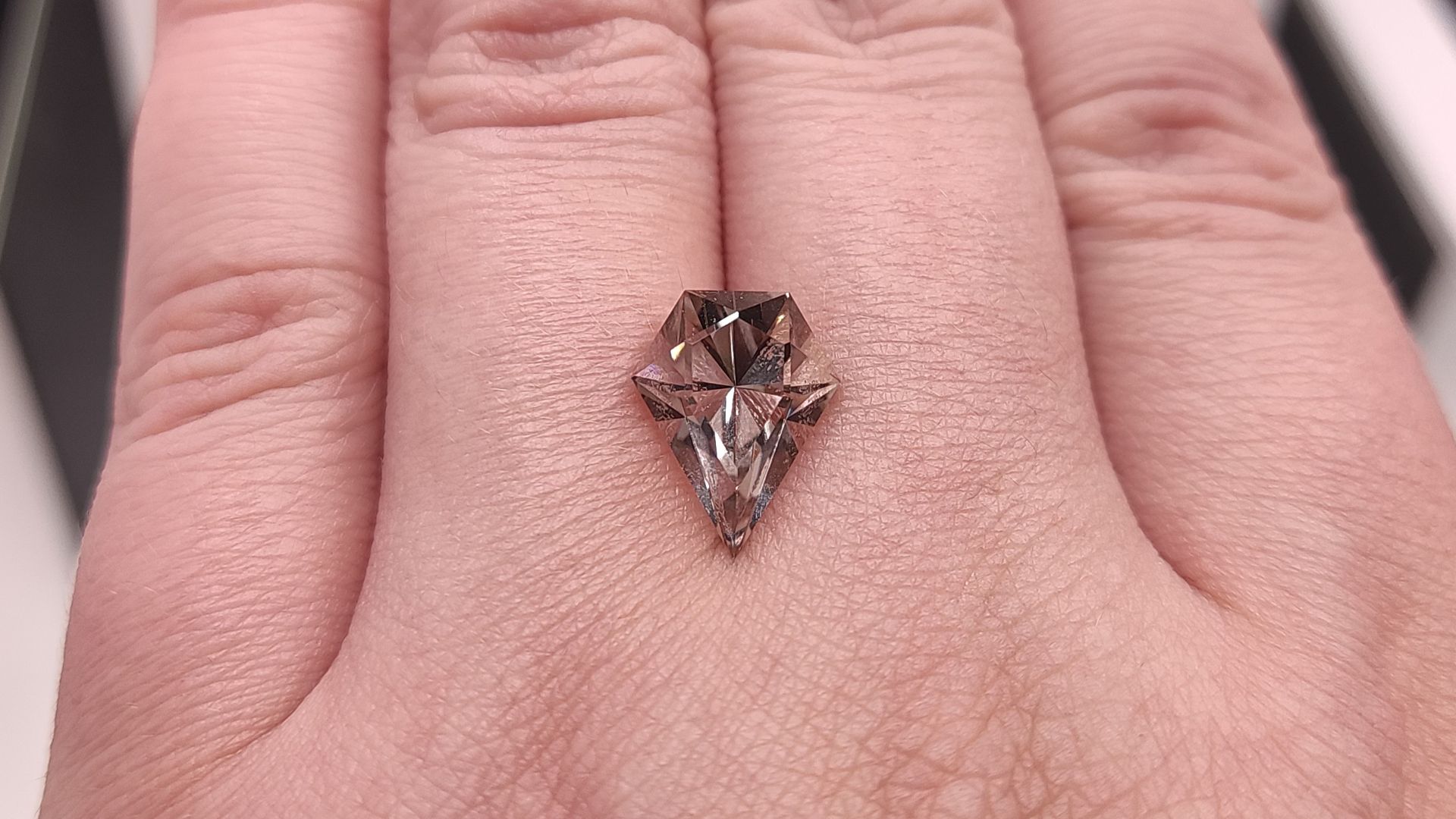 Дымчатый Кварц (Раухтопаз) 3.85 ct. Урал + гемм. заключение