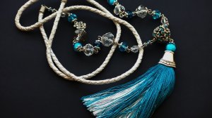 Сине-бирюзовый с серебристым и кистью из вискозы, нат.кожа (2530)