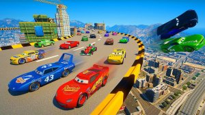 МУЛЬТИКИ ПРО МАШИНКИ 🚗 МОЛНИЯ МАКВИН И ЗОНА МАКСИМАЛЬНОЙ ОПАСНОСТИ. ДРИФТ И ЗАНОСЫ НА ОДНОЙ ТРАССЕ