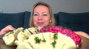 Мукбанг вторяки селедка королева под шубой,дамплинги с курицей. Еда вкуснота.