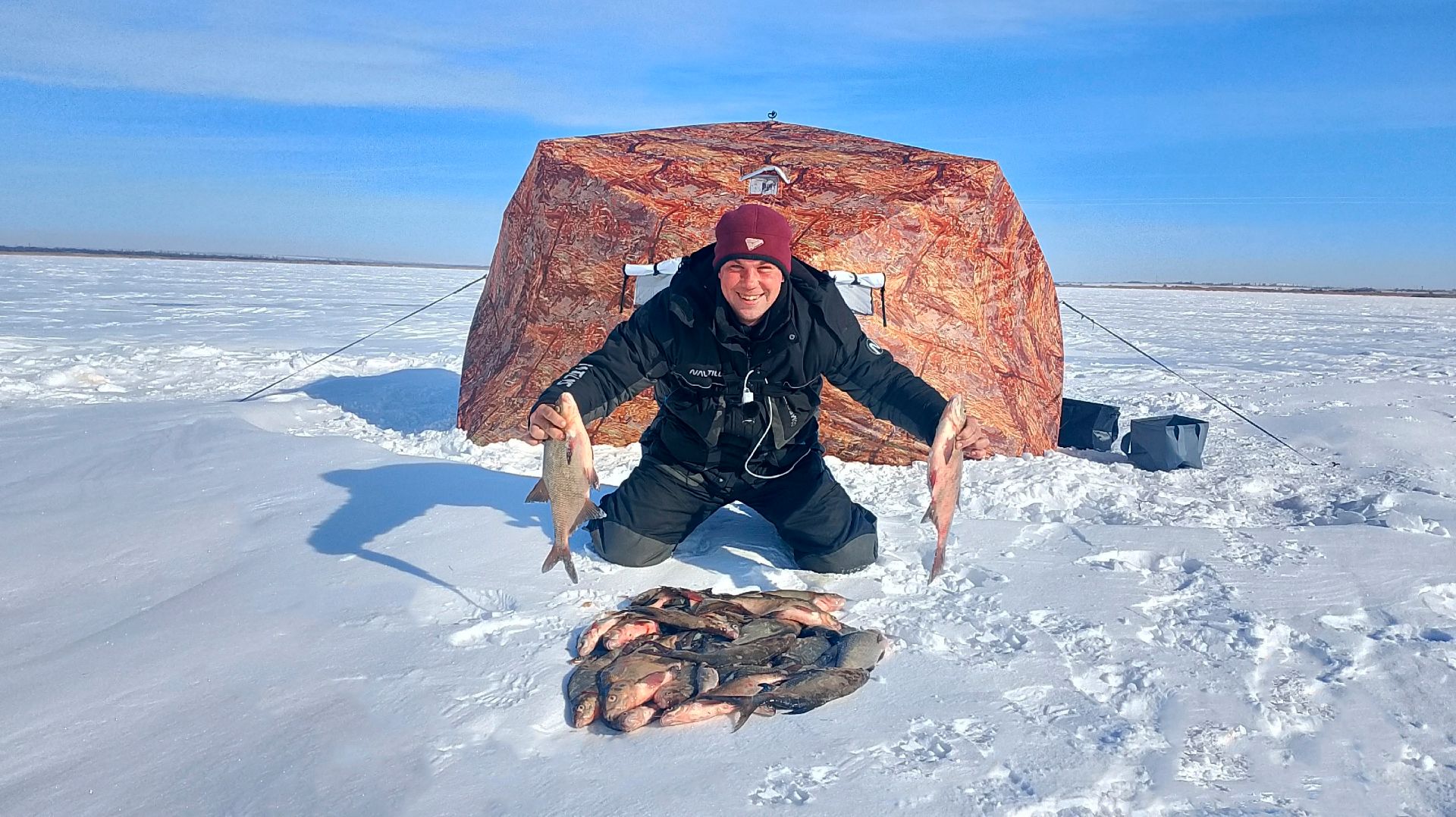 Лещ попёр косяком! Нереальный клёв вопреки морозу смотреть онлайн