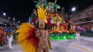 В Бразилии проходит знаменитый карнавал.