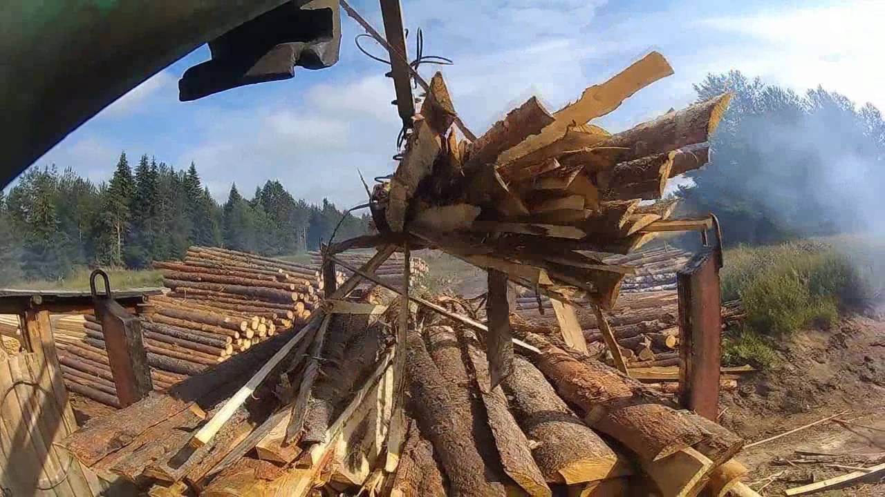 Загрузка горбыля на Урал лесовоз манипулятором Атлант С-90 Экшен