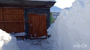 //149// Жизнь в деревне.Убрали снег с крыши.Вот и закончилась масленичная неделю.