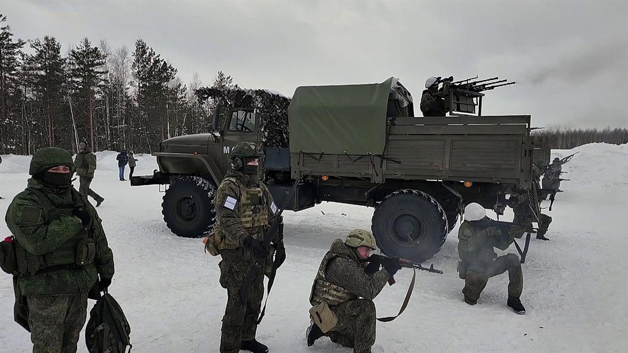 На полигонах мобильные огневые группы и расчеты по борьбе с беспилотниками оттачивают мастерство. смотреть онлайн