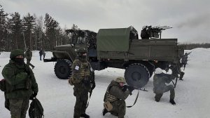 На полигонах мобильные огневые группы и расчеты по борьбе с беспилотниками оттачивают мастерство.