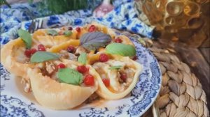 Скорее заходите на наш "королевский ужин"))) Королевские ракушки с фаршем и сыром!Это очень вкусно!