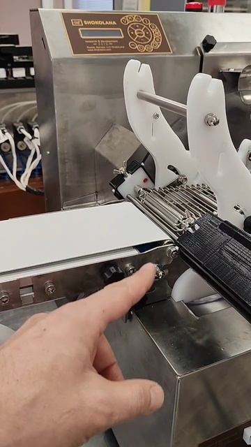 Установили входной и выходной конвейеры на глазировочную линию Jastin.