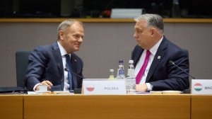 Орбан и Туск поссорились в социальных сетях из-за Украины