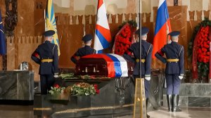 Останки летчиков экипажа Василия Гречишникова торжественно захоронили в Подмосковье