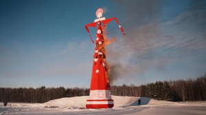 Выше пятиэтажки: в Москве сожгли самое большое чучело Масленицы