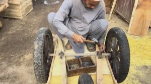 Деревянная тележка торговца ручной работы. Пакистан