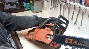 HUSQVARNA 240 , не прокачивает праймер.