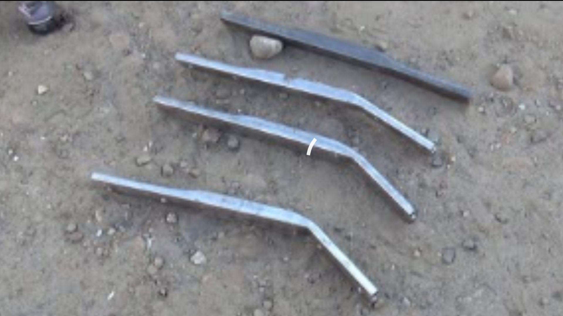 Гусеничный вездеход. Подбираем новые траки для гусениц. смотреть онлайн