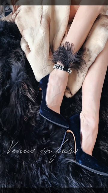 Венера в мехах / Анклет из натуральной кожи с жемчужинами и перьями/ удобная доставка / оплата