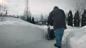 Пробираюсь сквозь сугробы к погребу. Жизнь в деревне