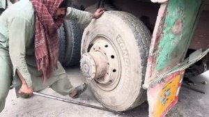 Колесо грузовика не выдержало нагрузки, Пакистан