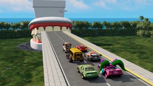 Машины против Туалетного Монстра 😱 Молния Маквин прыгает в портал! BeamNG, Бимка | Видео для детей