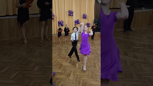 Марк, Полина бальные танцы Н6:медленный вальс, венский вальс, квик степ, самба, ча-ча-ча, джайв.