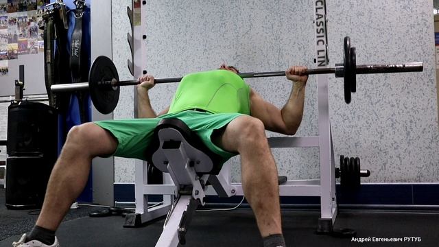 Жим штанги на наклонной скамье 60кг×8 смотреть онлайн