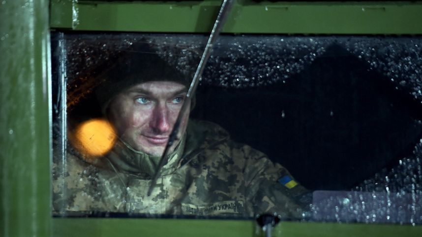 «На ноги не могу встать»: Украине не хватает ресурсов продолжать конфликт смотреть онлайн