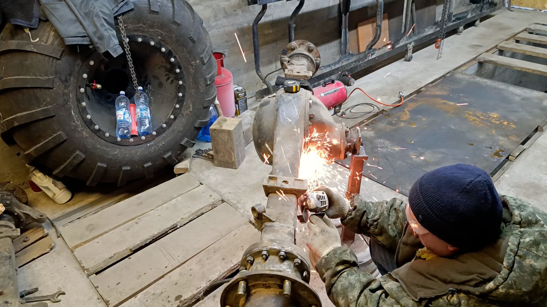 Самодельный вездеход на базе Соболя. Часть 2. Мосты, раздатка смотреть онлайн