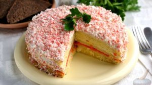 БЛИННЫЙ ТОРТ С КРАБОВЫМИ ПАЛОЧКАМИ, КАРТОФЕЛЕМ И МОРКОВЬЮ