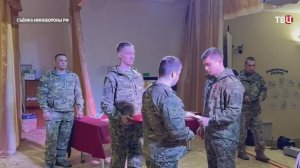 Военным медикам вручили награды за спасение раненых на спецоперации