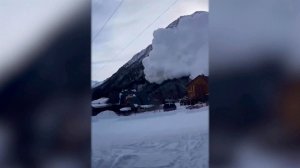 Накрыло огромным облаком: опубликованы кадры контролируемого схода лавины в КБР.