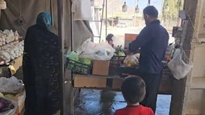 Азаде и Сами возвращаются; Тайяба благодарна и счастлива.