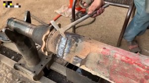 Пакистанские инженеры. Задний мост грузовика в работе.