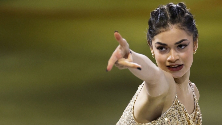 Фигурное катание. Показательный номер Аделии Петросян смотреть онлайн