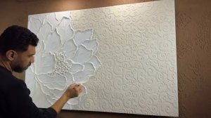 Очень красивый цветок и декор на стене