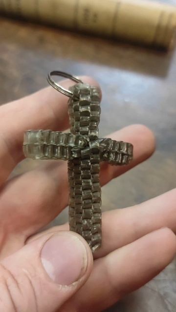 крест из капельницы