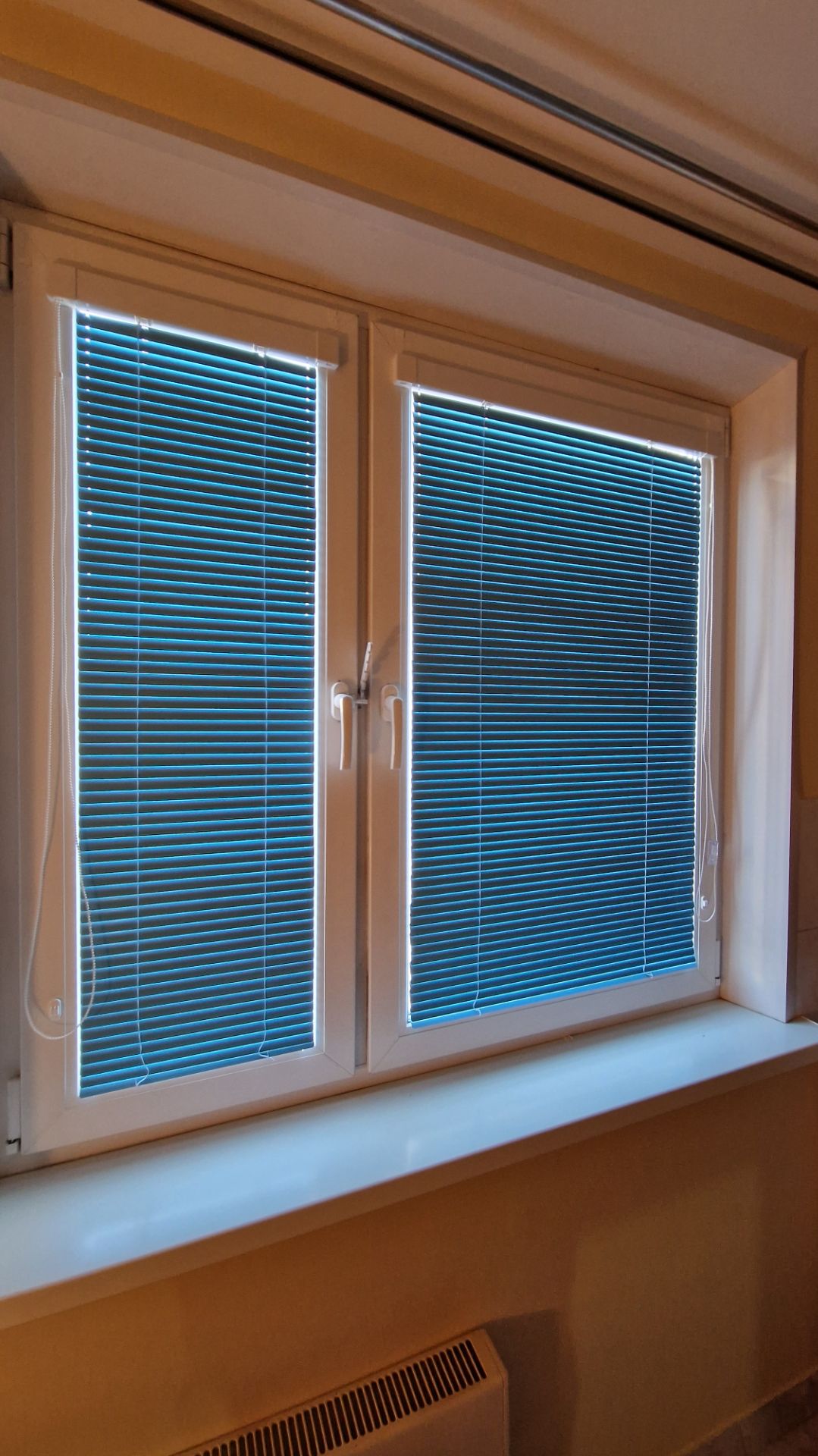 Цвет 146. Кассетные горизонтальные алюминиевые жалюзи 25мм Исотра.