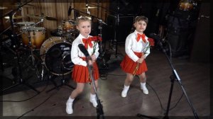 Вика и Софа - 23 февраля | ДоФаМинки