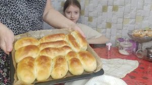 ДВЕ ХОЗЯЮШКИ💯 НА ОДНОЙ☝️ КУХНЕ ГОТОВЯТ😋 ПИРОЖКИ.🥐🥐🥐☕.ОДНА ХОЗЯЙКА БЕЗ ЛИЦА😃😂