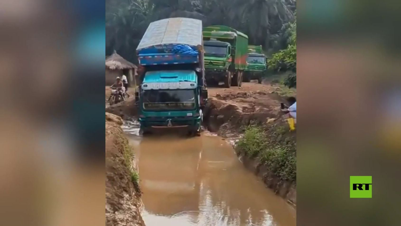 جمهورية الكونغو.. مهارات استثنائية لسائقي النقل البري смотреть онлайн