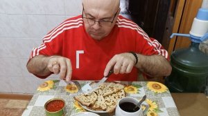 Мукбанг. Блины с красной икрой и кофе. Проклятье старой ведьмы.