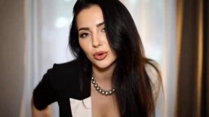 Надела мини на работу… все мужчины офиса сходили с ума! Реакция коллеги шокировала