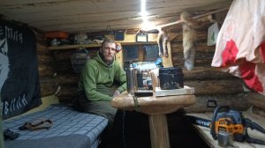 ЖИВУ КРУГЛЫЙ ГОД В ТАЙГЕ. ИЗБУШЕЧНЫЙ КАЙФ В НЕНАСТЬЕ. БЫТ И РАБОЧИЕ БУДНИ.