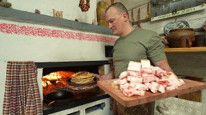 ГОСТЕПРИИМСТВО ЛЕСНОЙ ИЗБУШКИ. ЖИЗНЬ в ЛЕСУ на КРАЮ БОЛОТА. №379