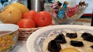 За завтраком. Ну и поговорить.. 🤣