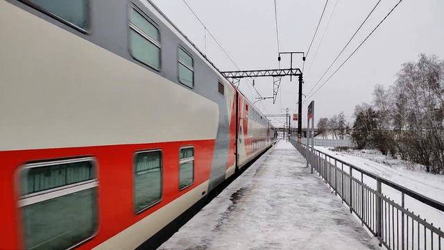 Электровоз эп20 001 с двухэтажным поездом с рейсом Москва-Кисловодск на ст. Боровская смотреть онлайн