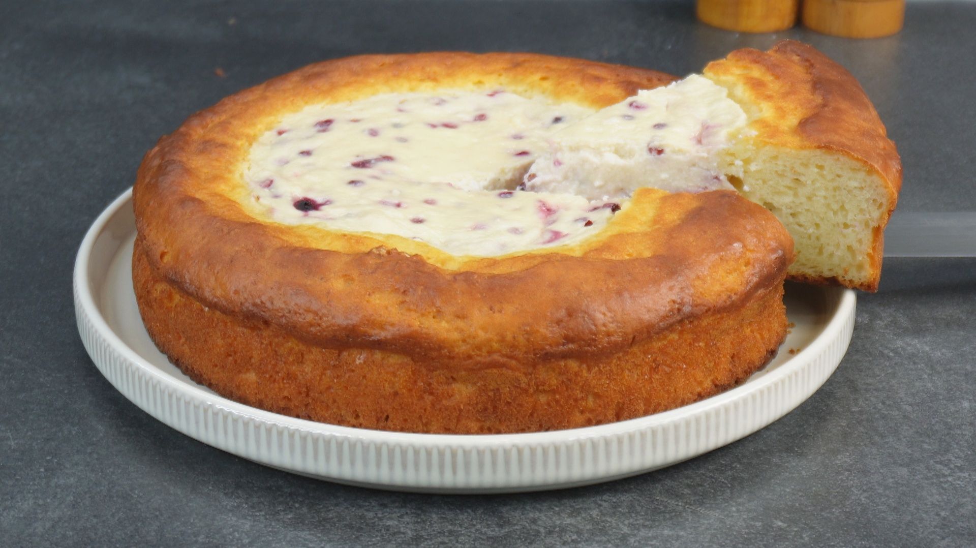 Каждый день пеку, но эту ЛЕНИВУЮ ватрушку с начинкой чаще всего. И торта не надо! смотреть онлайн